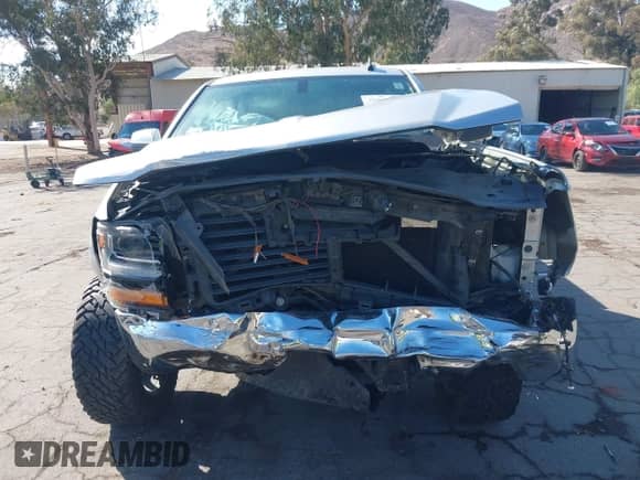 2019 Chevrolet Silverado 1500 LT z VIN 2GCRCPEC7K1131797, wystawiony jako IAAI lot #43279071 z przebiegiem 69 950 mil mil oraz . Historia ofert i sprzedaży dostępna na DreamBid. Obrazek 12.