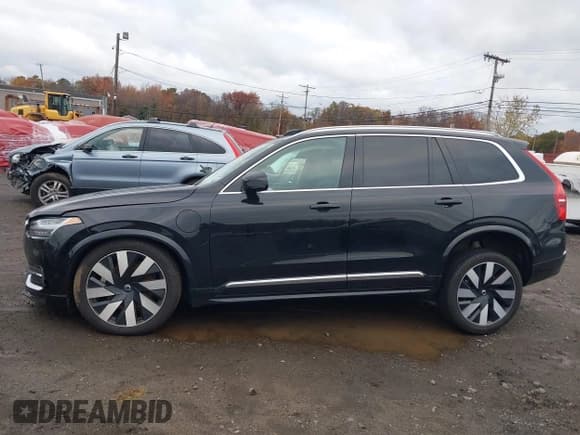 ✅ 2025 Volvo XC90 • VIN: YV4H60JF7S1303761 • Lot: 43584021. Wystawiony na IAAI z przebiegiem 9 510 mil. Bezpłatny archiwum sprzedaży aukcyjnych z USA i szczegółowy raport historii pojazdu na DreamBid. Zdjęcie 15.