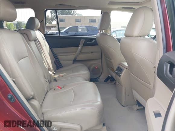 ✅ 2010 Toyota Highlander Sport • VIN: 5TDXK3EH3AS001909 • Lot: 42149786. Wystawiony na IAAI z przebiegiem 130 427 mil. Bezpłatny archiwum sprzedaży aukcyjnych z USA i szczegółowy raport historii pojazdu na DreamBid. Zdjęcie 8.