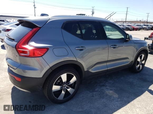 ✅ 2019 Volvo XC40 Momentum • VIN: YV4162UK7K2046746 • Lot: 65488873. Listed on Copart with 28,100 mi. Free auction sales archive from the USA and detailed vehicle history report at DreamBid. Image 3.