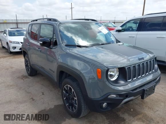 ✅ 2023 Jeep Renegade Latitude • VIN: ZACNJDB12PPP44149 • Lot: 42527332. Wystawiony na IAAI z przebiegiem 23 557 mil. Bezpłatny archiwum sprzedaży aukcyjnych z USA i szczegółowy raport historii pojazdu na DreamBid. Zdjęcie 1.