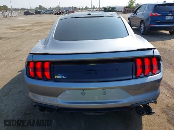 ✅ 2022 Ford Mustang GT Premium • VIN: 1FA6P8CF1N5137713 • Lot: 43262122. Listed on IAAI with 7,552 mi. Free auction sales archive from the USA and detailed vehicle history report at DreamBid. Image 17.