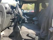 ✅ 2017 Jeep Wrangler Unlimited Sahara • VIN: 1C4BJWEG5HL611764 • Lot: 90620975. Wystawiony na Copart z przebiegiem 100 122 mil. Bezpłatny archiwum sprzedaży aukcyjnych z USA i szczegółowy raport historii pojazdu na DreamBid. Zdjęcie 7.