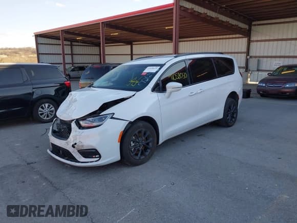 ✅ 2022 Chrysler Pacifica Touring • VIN: 2C4RC1FG1NR110237 • Lot: 41058050. Wystawiony na IAAI z przebiegiem Nie podano. Bezpłatny archiwum sprzedaży aukcyjnych z USA i szczegółowy raport historii pojazdu na DreamBid. Zdjęcie 18.