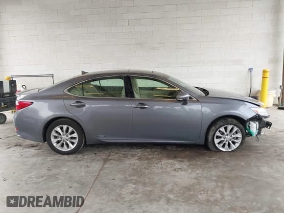✅ 2013 Lexus ES 300h • VIN: JTHBW1GG0D2022878 • Lot: 43577996. Listed on IAAI with 79,964 mi. Free auction sales archive from the USA and detailed vehicle history report at DreamBid. Image 14.