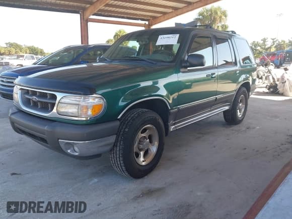 ✅ 2001 Ford Explorer XLT • VIN: 1FMZU83P81UB59874 • Лот: 43198212. Опубликован ранее на IAAI с пробегом 121 089 миль. Бесплатный доступ к архиву аукционных продаж из США и подробный отчёт об истории автомобиля на DreamBid. Изображение 2.