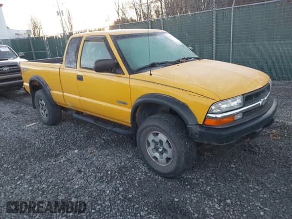 ✅ 2003 Chevrolet S-10 LS • VIN: 1GCCT19X138133298 • Лот: 41810396. Опубликован ранее на IAAI с пробегом 158 005 миль. Бесплатный доступ к архиву аукционных продаж из США и подробный отчёт об истории автомобиля на DreamBid. Изображение 1.
