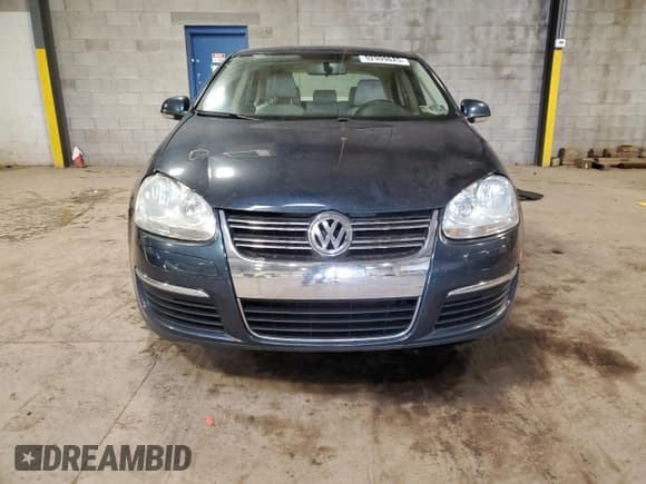 ✅ 2010 Volkswagen Jetta Limited Edition • VIN: 3VWAX7AJ2AM072751 • Lot: 92999625. Wystawiony na Copart z przebiegiem 186 590 mil. Bezpłatny archiwum sprzedaży aukcyjnych z USA i szczegółowy raport historii pojazdu na DreamBid. Zdjęcie 5.