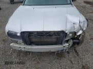 ✅ 2006 Chrysler 300 C • VIN: 2C3LK63HX6H133241 • Lot: 64862485. Wystawiony na Copart z przebiegiem 148 771 mil. Bezpłatny archiwum sprzedaży aukcyjnych z USA i szczegółowy raport historii pojazdu na DreamBid. Zdjęcie 11.