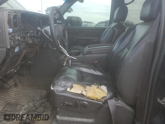 ✅ 2005 Chevrolet Silverado 2500HD LS • VIN: 1GCHK23215F913487 • Lot: 57225445. Wystawiony na Copart z przebiegiem 280 120 mil. Bezpłatny archiwum sprzedaży aukcyjnych z USA i szczegółowy raport historii pojazdu na DreamBid. Zdjęcie 7.