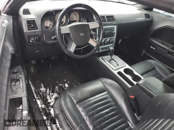 ✅ 2010 Dodge Challenger SE • VIN: 2B3CJ4DV7AH146367 • Лот: 86729524. Опубликован ранее на Copart с пробегом 247 480 миль. Бесплатный доступ к архиву аукционных продаж из США и подробный отчёт об истории автомобиля на DreamBid. Изображение 8.