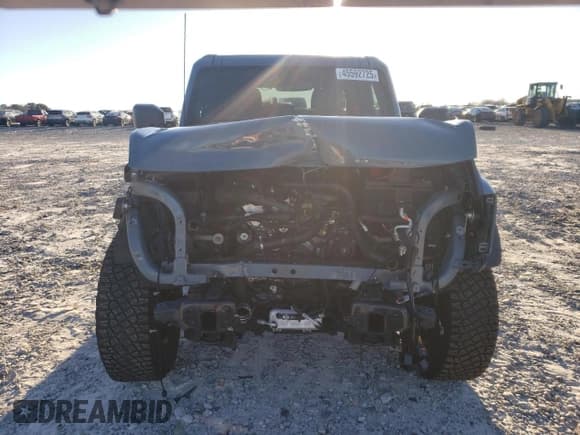 ✅ 2023 Ford Bronco • VIN: 1FMEE5DP0PLB15763 • Lot: 45592725. Wystawiony na Copart z przebiegiem 26 672 mil. Bezpłatny archiwum sprzedaży aukcyjnych z USA i szczegółowy raport historii pojazdu na DreamBid. Zdjęcie 5.