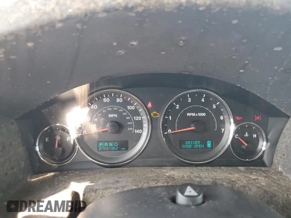 ✅ 2007 Jeep Commander Sport • VIN: 1J8HG48K47C675993 • Лот: 42962695. Опубликован ранее на Copart с пробегом 274 182 миль. Бесплатный доступ к архиву аукционных продаж из США и подробный отчёт об истории автомобиля на DreamBid. Изображение 9.