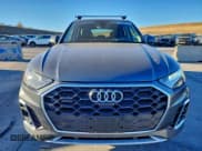 ✅ 2023 Audi Q5 S line Premium Plus • VIN: WA1EAAFY6P2040453 • Lot: 94108555. Wystawiony na Copart z przebiegiem 21 115 mil. Bezpłatny archiwum sprzedaży aukcyjnych z USA i szczegółowy raport historii pojazdu na DreamBid. Zdjęcie 5.