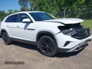 ✅ 2023 Volkswagen Atlas SE • VIN: 1V2KC2CA2PC220778 • Lot: 42136136. Listed on IAAI with 30,370 mi. Free auction sales archive from the USA and detailed vehicle history report at DreamBid. Image 1.