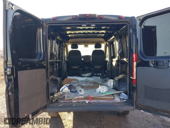 ✅ 2016 Ram ProMaster Cargo • VIN: 3C6TRVNG1GE119951 • Lot: 43852107. Wystawiony na IAAI z przebiegiem 184 361 mil. Bezpłatny archiwum sprzedaży aukcyjnych z USA i szczegółowy raport historii pojazdu na DreamBid. Zdjęcie 17.