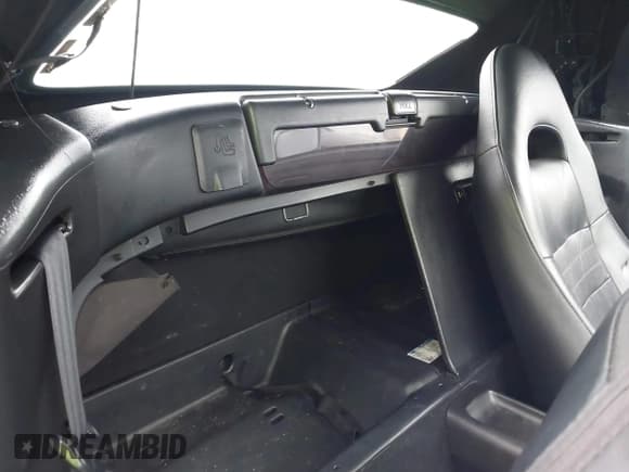 ✅ 2003 Toyota MR2 • VIN: JTDFR320530064196 • Lot: 43668247. Listed on IAAI with 115,605 mi. Free auction sales archive from the USA and detailed vehicle history report at DreamBid. Image 8.