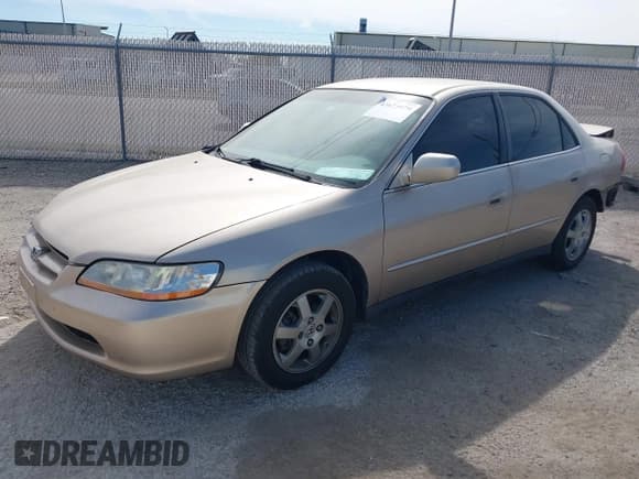 ✅ 2000 Honda Accord SE • VIN: 1HGCG5677YA101683 • Lot: 43673979. Wystawiony na IAAI z przebiegiem 152 795 mil. Bezpłatny archiwum sprzedaży aukcyjnych z USA i szczegółowy raport historii pojazdu na DreamBid. Zdjęcie 18.