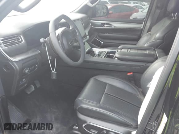 ✅ 2024 Jeep Wagoneer Series II • VIN: 1C4SJSBP4RS117920 • Lot: 42701184. Wystawiony na IAAI z przebiegiem 18 136 mil. Bezpłatny archiwum sprzedaży aukcyjnych z USA i szczegółowy raport historii pojazdu na DreamBid. Zdjęcie 5.