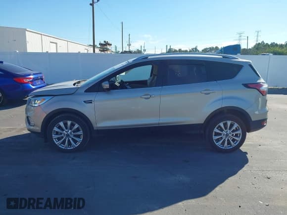 ✅ 2017 Ford Escape Titanium • VIN: 1FMCU0JD6HUD58495 • Lot: 43617499. Wystawiony na IAAI z przebiegiem 118 379 mil. Bezpłatny archiwum sprzedaży aukcyjnych z USA i szczegółowy raport historii pojazdu na DreamBid. Zdjęcie 14.