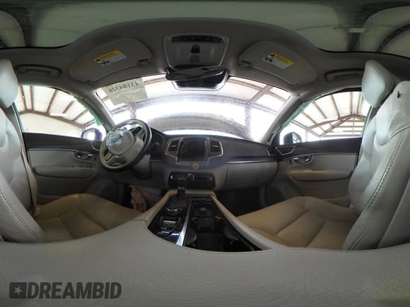 ✅ 2020 Volvo XC90 Momentum • VIN: YV4102PK9L1544726 • Lot: 43184328. Wystawiony na IAAI z przebiegiem 111 903 mil. Bezpłatny archiwum sprzedaży aukcyjnych z USA i szczegółowy raport historii pojazdu na DreamBid. Zdjęcie 17.