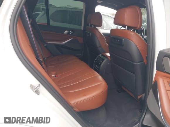 ✅ 2020 BMW X5 M Competition • VIN: 5YMJU0C00L9D48217 • Lot: 42723076. Wystawiony na IAAI z przebiegiem 62 220 mil. Bezpłatny archiwum sprzedaży aukcyjnych z USA i szczegółowy raport historii pojazdu na DreamBid. Zdjęcie 8.