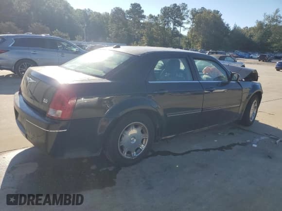 ✅ 2005 Chrysler 300 Touring • VIN: 2C3JA53G05H189439 • Лот: 86788755. Опубликован ранее на Copart с пробегом 162 132 миль. Бесплатный доступ к архиву аукционных продаж из США и подробный отчёт об истории автомобиля на DreamBid. Изображение 3.