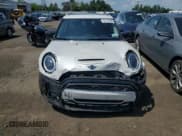 ✅ 2024 MINI Hardtop 4 Door Cooper S • VIN: WMW53DK04R2U84853 • Lot: 61779785. Wystawiony na Copart z przebiegiem 15 231 mil. Bezpłatny archiwum sprzedaży aukcyjnych z USA i szczegółowy raport historii pojazdu na DreamBid. Zdjęcie 5.