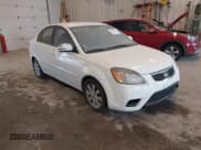 ✅ 2011 Kia Rio LX • VIN: KNADH4A38B6915248 • Lot: 42752113. Wystawiony na IAAI z przebiegiem 170 981 mil. Bezpłatny archiwum sprzedaży aukcyjnych z USA i szczegółowy raport historii pojazdu na DreamBid. Zdjęcie 1.