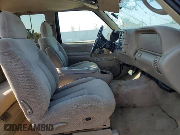 ✅ 1998 GMC Sierra 1500 • VIN: 2GTEK19R6W1553174 • Лот: 71101985. Опубликован ранее на Copart с пробегом 164 198 миль. Бесплатный доступ к архиву аукционных продаж из США и подробный отчёт об истории автомобиля на DreamBid. Изображение 7.