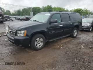 2014 Chevrolet Suburban LT z VIN 1GNSCJE09ER228409, wystawiony jako Copart lot #55901885 z przebiegiem 328 470 mil mil oraz Czysty tytuł • Clean title. Historia ofert i sprzedaży dostępna na DreamBid. Obrazek 1.