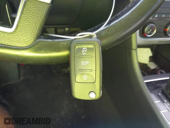 ✅ 2015 Volkswagen Passat Limited Edition • VIN: 1VWAT7A37FC047608 • Lot: 40495135. Listed on IAAI with 112,573 mi. Free auction sales archive from the USA and detailed vehicle history report at DreamBid. Image 11.