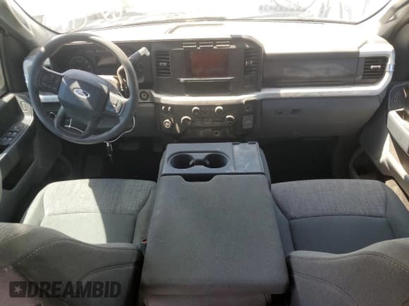 ✅ 2023 Ford F-250 XL • VIN: 1FT7W2BN7PED35643 • Lot: 51082815. Wystawiony na Copart z przebiegiem 58 614 mil. Bezpłatny archiwum sprzedaży aukcyjnych z USA i szczegółowy raport historii pojazdu na DreamBid. Zdjęcie 8.