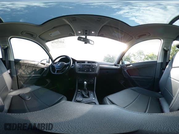 ✅ 2019 Volkswagen Tiguan SE • VIN: 3VV2B7AX1KM201320 • Лот: 42975370. Опубликован ранее на IAAI с пробегом 79 462 миль. Бесплатный доступ к архиву аукционных продаж из США и подробный отчёт об истории автомобиля на DreamBid. Изображение 18.