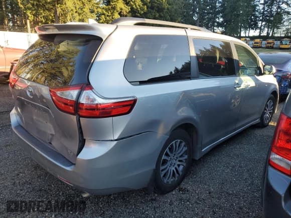 ✅ 2018 Toyota Sienna XLE Auto Access Seat • VIN: 5TDYZ3DC9JS924613 • Lot: 82388905. Listed on Copart with 53,453 mi. Free auction sales archive from the USA and detailed vehicle history report at DreamBid. Image 3.