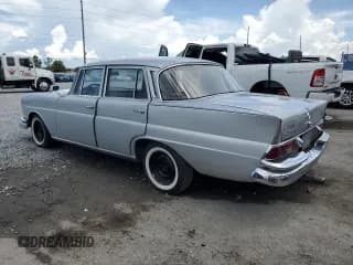 ✅ 1963 Mercedes-Benz 220 • VIN: 11101212086812 • Lot: 62848695. Listed on Copart with 71,989 mi. Free auction sales archive from the USA and detailed vehicle history report at DreamBid. Image 2.