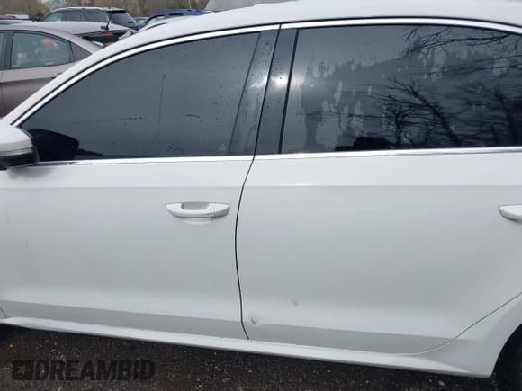 ✅ 2014 Volkswagen Passat SE • VIN: 1VWBP7A36EC018365 • Lot: 41930590. Wystawiony na IAAI z przebiegiem 139 899 mil. Bezpłatny archiwum sprzedaży aukcyjnych z USA i szczegółowy raport historii pojazdu na DreamBid. Zdjęcie 14.