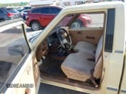 ✅ 1986 Toyota Pickup • VIN: JT4RN50R8G0157578 • Lot: 42088791. Wystawiony na IAAI z przebiegiem 149 799 mil. Bezpłatny archiwum sprzedaży aukcyjnych z USA i szczegółowy raport historii pojazdu na DreamBid. Zdjęcie 5.