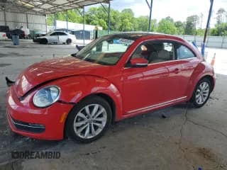 ✅ 2014 Volkswagen Beetle 2.0L TDI w/Sun/Sound/Nav • VIN: 3VWJL7ATXEM647875 • Лот: 56830035. Опубликован ранее на Copart с пробегом 111 469 миль. Бесплатный доступ к архиву аукционных продаж из США и подробный отчёт об истории автомобиля на DreamBid. Изображение 1.