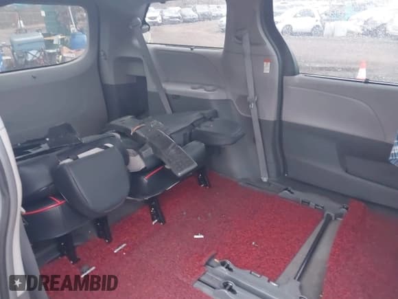 ✅ 2018 Toyota Sienna LE • VIN: 5TDKZ3DC8JS932904 • Lot: 43779775. Listed on IAAI with 243,878 mi. Free auction sales archive from the USA and detailed vehicle history report at DreamBid. Image 8.