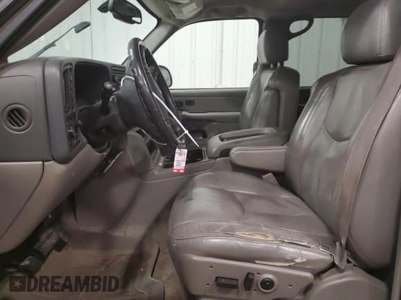 ✅ 2004 Chevrolet Suburban LS • VIN: 1GNFK16Z54J183502 • Лот: 88063775. Опубликован ранее на Copart с пробегом 216 913 миль. Бесплатный доступ к архиву аукционных продаж из США и подробный отчёт об истории автомобиля на DreamBid. Изображение 7.