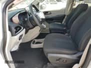 ✅ 2023 Chrysler Voyager LX • VIN: 2C4RC1CG1PR515991 • Лот: 80330515. Опубликован ранее на Copart с пробегом 69 917 миль. Бесплатный доступ к архиву аукционных продаж из США и подробный отчёт об истории автомобиля на DreamBid. Изображение 7.