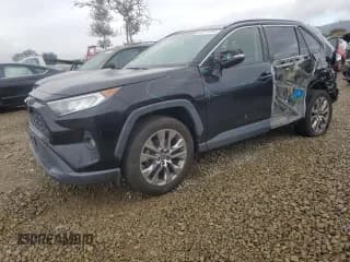 ✅ 2019 Toyota RAV4 XLE Premium • VIN: JTMC1RFV1KD500696 • Lot: 92114155. Listed on Copart with 31,792 mi. Free auction sales archive from the USA and detailed vehicle history report at DreamBid. Image 1.