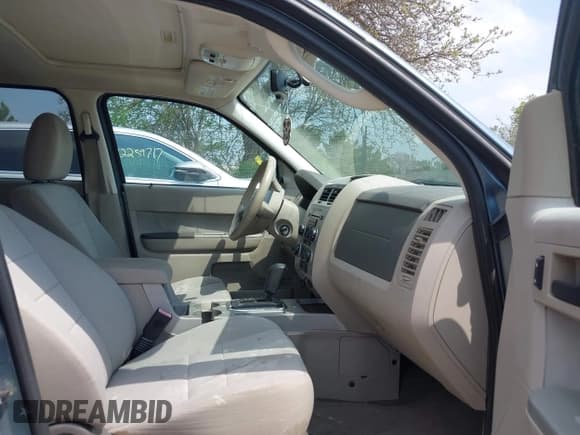 ✅ 2011 Ford Escape XLT • VIN: 1FMCU0D71BKA06918 • Лот: 42830325. Опубликован ранее на IAAI с пробегом 208 501 миль. Бесплатный доступ к архиву аукционных продаж из США и подробный отчёт об истории автомобиля на DreamBid. Изображение 5.