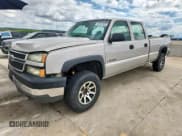 ✅ 2006 Chevrolet Silverado 2500HD Work Truck • VIN: 1GCHC23U66F225095 • Лот: 81761925. Опубликован ранее на Copart с пробегом 355 706 миль. Бесплатный доступ к архиву аукционных продаж из США и подробный отчёт об истории автомобиля на DreamBid. Изображение 1.