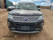 ✅ 2017 Ford Explorer Platinum • VIN: 1FM5K8HTXHGA01359 • Lot: 90813735. Wystawiony na Copart z przebiegiem 130 077 mil. Bezpłatny archiwum sprzedaży aukcyjnych z USA i szczegółowy raport historii pojazdu na DreamBid. Zdjęcie 5.