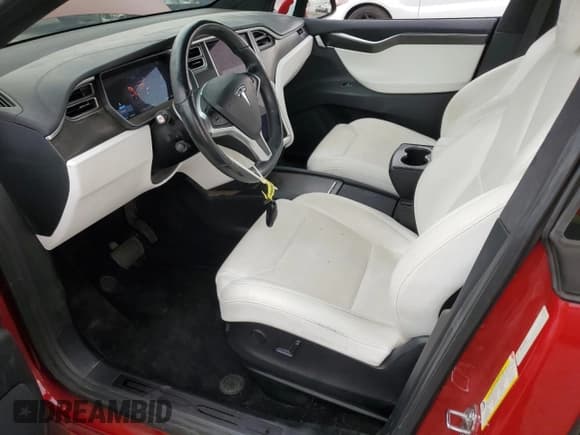 ✅ 2017 Tesla Model X 90D • VIN: 5YJXCAE23HF067744 • Lot: 92631755. Wystawiony na Copart z przebiegiem 47 016 mil. Bezpłatny archiwum sprzedaży aukcyjnych z USA i szczegółowy raport historii pojazdu na DreamBid. Zdjęcie 7.