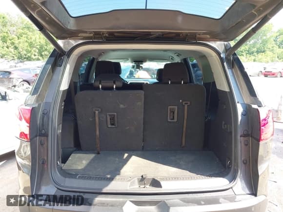 ✅ 2019 GMC Acadia SLE • VIN: 1GKKNSLA3KZ264231 • Lot: 42441331. Wystawiony na IAAI z przebiegiem 94 832 mil. Bezpłatny archiwum sprzedaży aukcyjnych z USA i szczegółowy raport historii pojazdu na DreamBid. Zdjęcie 17.