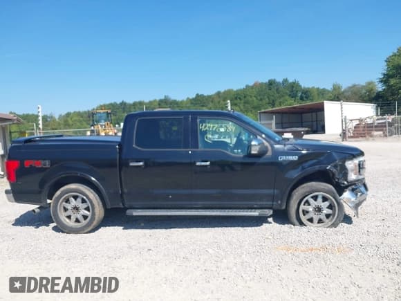 ✅ 2018 Ford F-150 XL • VIN: 1FTEW1EG8JKD15523 • Lot: 42976584. Wystawiony na IAAI z przebiegiem 103 293 mil. Bezpłatny archiwum sprzedaży aukcyjnych z USA i szczegółowy raport historii pojazdu na DreamBid. Zdjęcie 13.