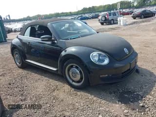 ✅ 2013 Volkswagen Beetle 2.5L • VIN: 3VW5X7AT5DM805978 • Lot: 42429397. Wystawiony na IAAI z przebiegiem 62 408 mil. Bezpłatny archiwum sprzedaży aukcyjnych z USA i szczegółowy raport historii pojazdu na DreamBid. Zdjęcie 1.